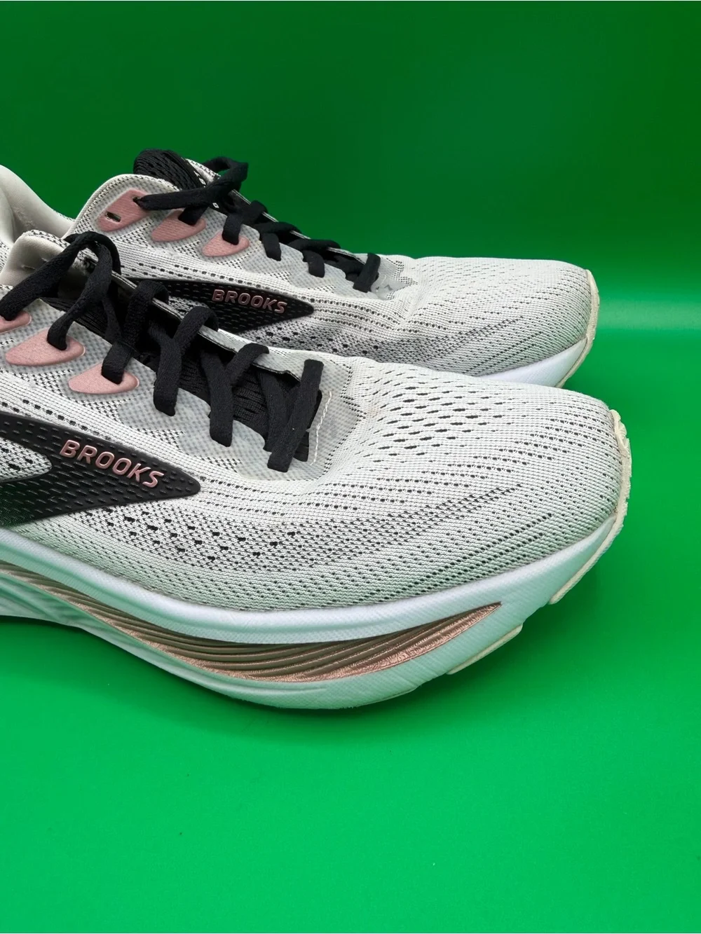 Brooks Women's Ghost 17  White Running Shoes Sneaker 12043118105 SZ 9